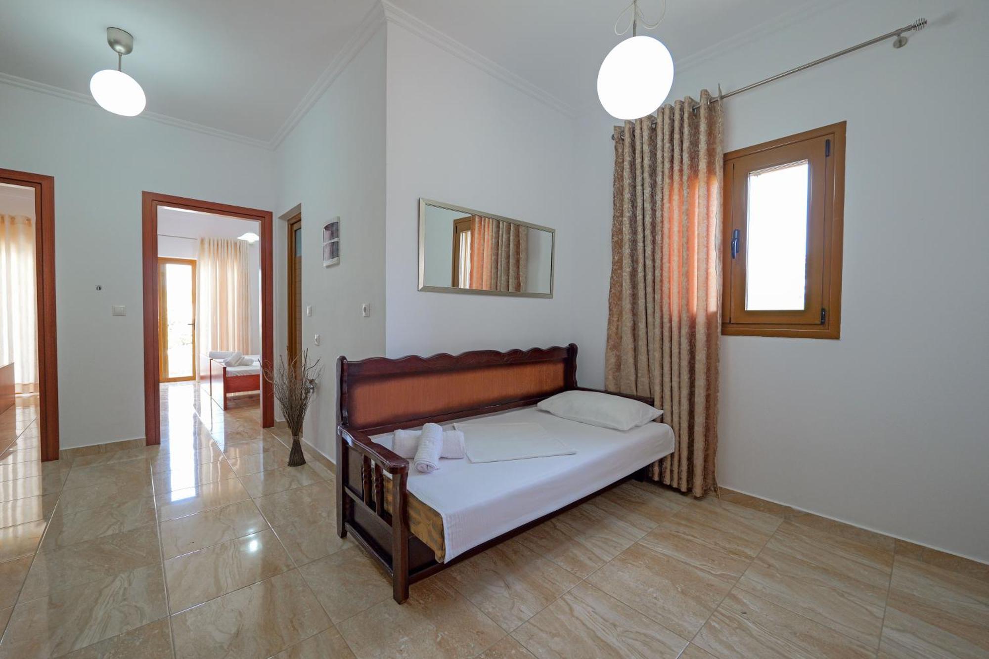 Guesthouse Moonlight Downtown Ksamil Eksteriør bilde