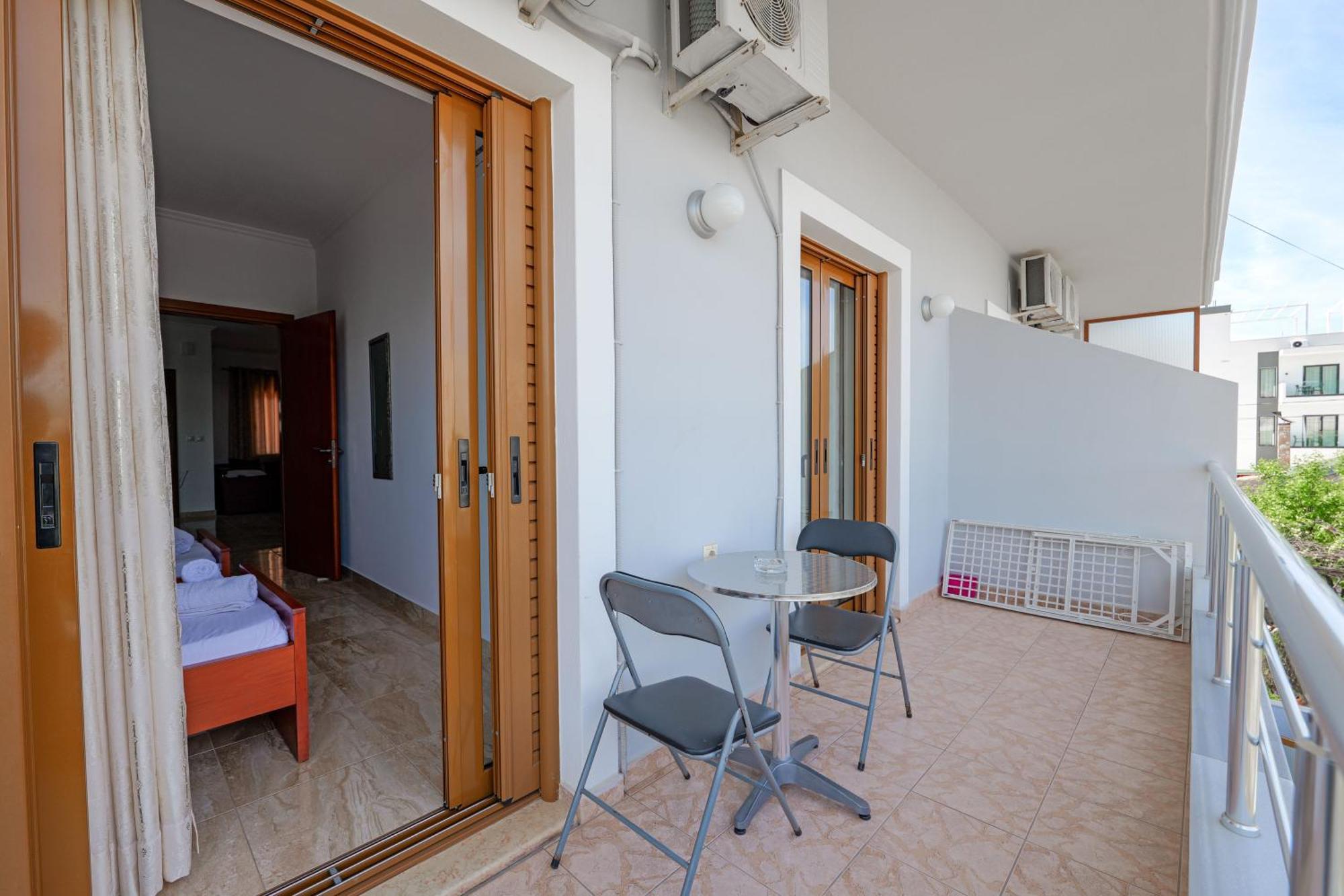 Guesthouse Moonlight Downtown Ksamil Eksteriør bilde