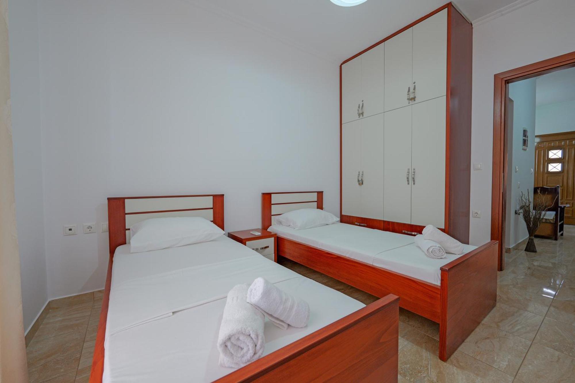 Guesthouse Moonlight Downtown Ksamil Eksteriør bilde