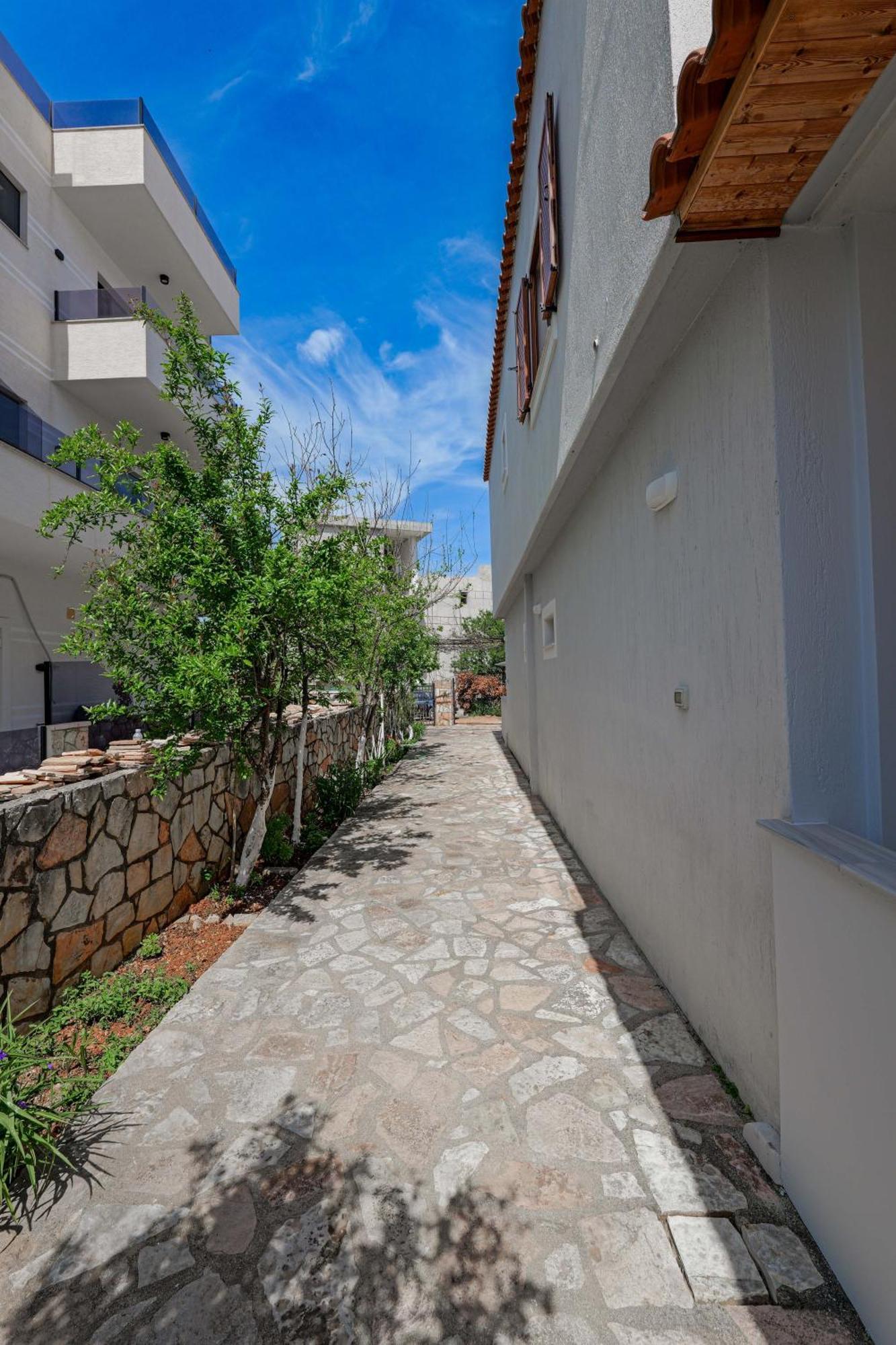 Guesthouse Moonlight Downtown Ksamil Eksteriør bilde