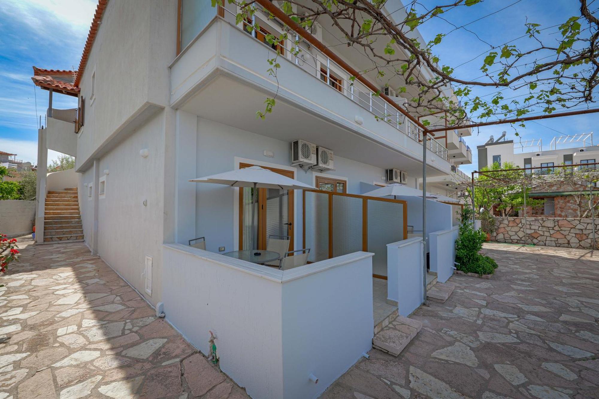 Guesthouse Moonlight Downtown Ksamil Eksteriør bilde