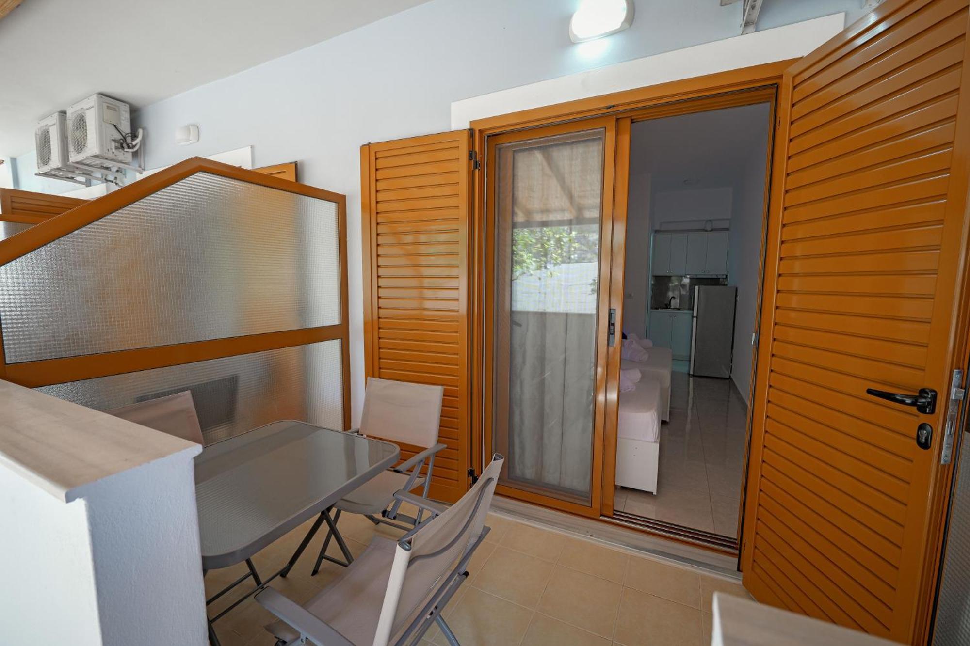 Guesthouse Moonlight Downtown Ksamil Eksteriør bilde